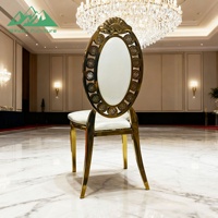 Chaise de banquet d'hôtel européenne de luxe, chaise de salle à manger avec dossier plaqué or et rembourrage doux pour salle de réception de mariage