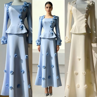 Ensemble 2 pièces modeste pour femme, bleu poudré, fait main, avec haut peplum à manches longues orné de fleurs 3D et jupe longue, tenue de cérémonie pour invitée de mariage ou soirée formelle
