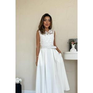 Robe de soirée élégante blanche coupe trapèze avec détails floraux en dentelle et ceinture, taille naturelle, col rond, tissu satiné - Product Image 3