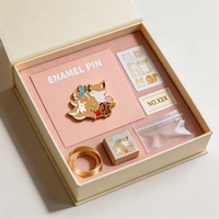 Badge en métal personnalisé avec impression UV, émail dur, motif renard endormi Kitsune, pour collection de jouets de designer, vente en gros