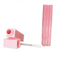 Tubes de brillant à lèvres à rayures carrées personnalisables Emballage cosmétique en plastique transparent avec tige de brosse pour conteneurs de rouge à lèvres OEM