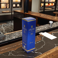 Boîtes rigides personnalisées en carton blanc jetable pour un bouteille de whisky, avec logo, gaufrage, dorure à chaud et pelliculage mat – Vente en gros