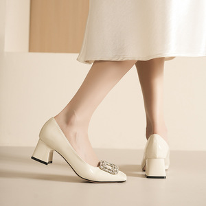 Escarpins de style français pour femmes, bout carré, talon carré, en cuir verni, avec boucle en strass, chaussures habillées formelles, hauteur de talon 3cm-5cm - Product Image 2