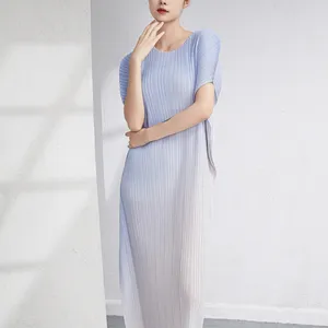 Váy Xếp Nếp Màu Chuyển Sắc Cá Tính Chân Váy Chữ A Ngắn Tay Mùa Hè Cho Nữ Váy Dài Dáng Ôm Thiết Kế Mới Cảm Giác