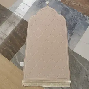 Tapis de Prière Islamique Premium en Flanelle Rembourrée Souple, Épaissie, en Forme de Gaufrage, avec Frange