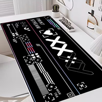 Ce tapis de souris extra-large présente un design géométrique futuriste, surface lisse et confortable, idéal pour les utilisateurs de PC.