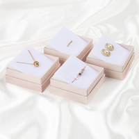 Boîtes en papier rigides de luxe uniques couleur nude beige pour colliers, boucles d'oreilles et bagues, prêtes à être expédiées pour la Saint-Valentin, avec pochette et boîte à bijoux