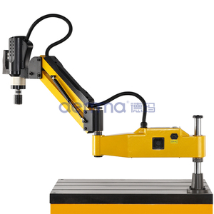 Machine à tarauder automatique avec taux d'alimentation élevé - Product Image 1