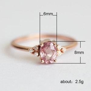 Anello da Donna con Pietra Ovale Rosa Lucida, Stile Principessa, Gioiello Europeo per Fidanzamento - Product Image 2