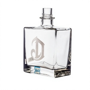 Bouteille en verre carrée transparente de 750 ml pour spiritueux, base lourde, idéale pour la vodka, le whisky, le brandy, la <span class=keywords><strong>tequila</strong></span> - Product Image 1