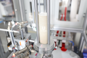 Máquina Automática para Insertar Tapas Abatibles de Plástico, Juntas de Aluminio y Arandelas de Espuma, y Plegar Tapas - Product Image 6