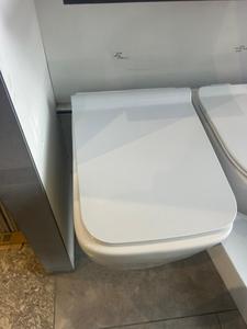 WC mural occidental Slim P Trap, équipement sanitaire durable pour salle de bain, avec design moderne et compact - Product Image 1