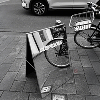 Panneau publicitaire en acier inoxydable miroir en forme de A pour la publicité extérieure, panneau de magasin et de salon avec panneau sandwich intérieur