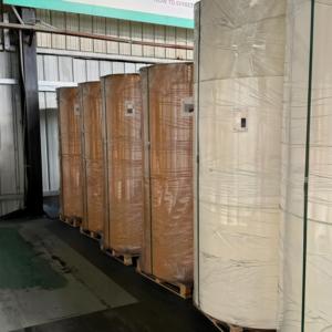 Bobine de papier haute densité en pâte vierge, qualité alimentaire, imperméable, avec logo personnalisé pour l'emballage alimentaire, directement de l'usine - Product Image 3