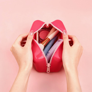 Sac de toilette de luxe en silicone brillant et écologique pour le voyage – Vente en gros pour fournisseurs - Product Image 5