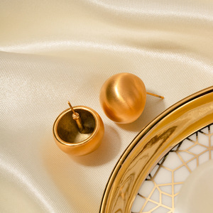 Chất Lượng Cao Không Thấm Nước 18K Mạ Vàng Thép Không Gỉ <span class=keywords><strong>Stud</strong></span> Bông Tai Thời Trang Thông Tư <span class=keywords><strong>Hollow</strong></span> Hoop Bông Tai Cho Phụ Nữ - Product Image 4