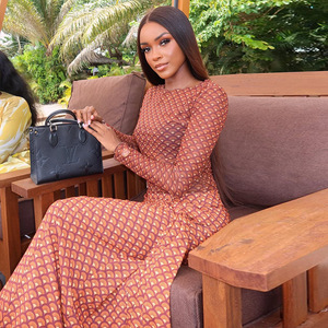 Robe longue maxi à col rond, manches longues, détail torsadé, superposition et fente, couleur terre cuite, style Rhythmic Rhyme - Product Image 1