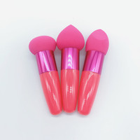 Poudre de fond de teint de marque privée éponge cosmétique outils de maquillage pour le visage mélangeur bouffé avec poignée bâton d'éponge de maquillage
