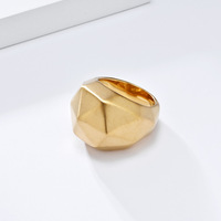 Bague hexagonale géométrique élégante personnalisable en acier inoxydable plaqué or 18 carats pour femme, fabriquée par l'usine Beiyan Dongguan, style exagéré