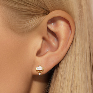 Pendientes de Plata de Ley S925 Nuevos, Pendientes de Zirconia Cúbica con Forma de Estrella y Flor, Joyería Simple para Mujer - Product Image 4