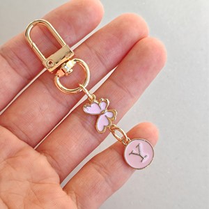 LLavero de letras de mariposa dorada personalizado, aleación de Metal, letras delicadas con nombre, llavero de coche, decoración de bolsa de auriculares - Product Image 6