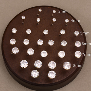 Petites boucles d'oreilles à clous, zircone cubique taillée avec précision, boucles d'oreilles hypoallergéniques en acier inoxydable pour plusieurs piercings - Product Image 2