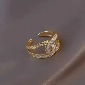 <span class=keywords><strong>Bague</strong></span> ouverte de conception irrégulière exquise incrustée de zircon simple <span class=keywords><strong>bague</strong></span> en <span class=keywords><strong>fer</strong></span> <span class=keywords><strong>à</strong></span> <span class=keywords><strong>cheval</strong></span> de géométrie de luxe pour les femmes - Product Image 4