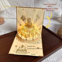 Carte d'anniversaire populaire en gros, carte de vœux 3D pop-up musicale LED en papier artistique avec feuille d'or, design gâteau, pour fête d'anniversaire
