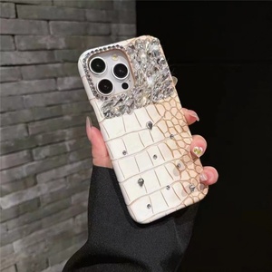 Funda de Piel Sintética de Lujo con Diamantes y Diseño de Cocodrilo para iPhone 16 15 14 13 12 Pro MAX - Product Image 2