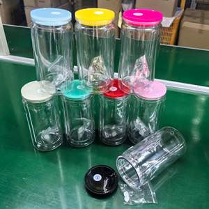 Gobelet isotherme double paroi en plastique transparent de 16 oz, en forme de canette, pour café glacé, avec lèvre et paille colorées - Product Image 4