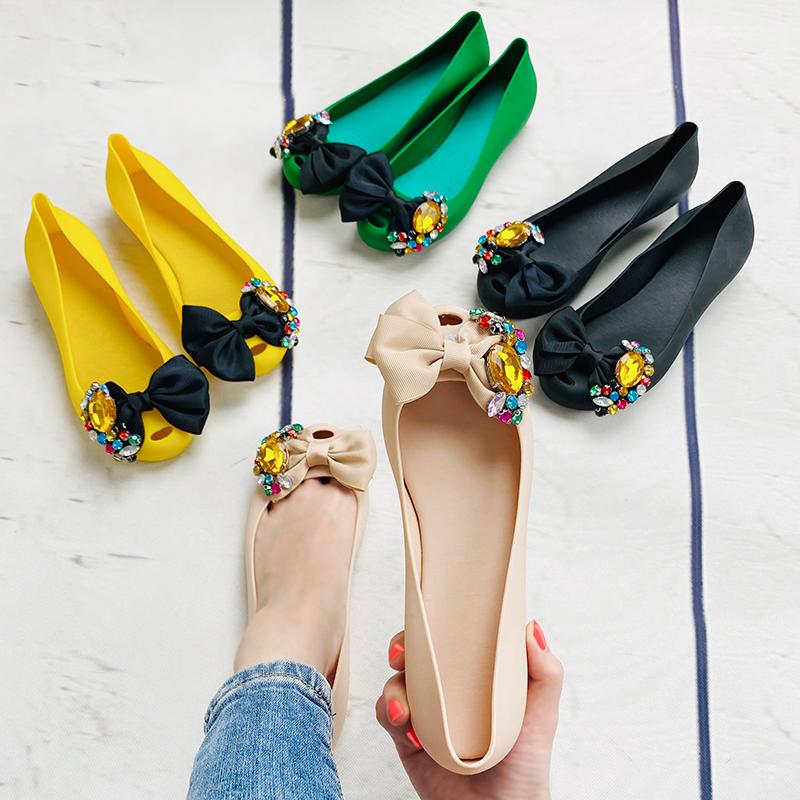 Босоножки женские на плоской подошве, со стразами