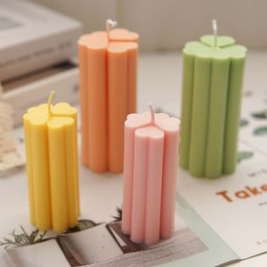Pilar <span class=keywords><strong>de</strong></span> trébol <span class=keywords><strong>de</strong></span> <span class=keywords><strong>cuatro</strong></span> hojas con etiqueta privada personalizada, velas perfumadas <span class=keywords><strong>de</strong></span> seguridad <span class=keywords><strong>de</strong></span> cera <span class=keywords><strong>de</strong></span> soja hechas a mano para vacaciones Diwali y caja del Día del Padre - Product Image 1