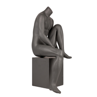 Mannequins masculins athlétiques sans tête, taille réelle, utilisés dans les magasins de sport, pour la présentation de vêtements.