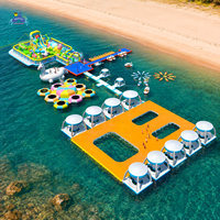 Parc aquatique flottant géant avec trampoline, toboggans et défis d'escalade pour adultes, complexes hôteliers et centres de sports nautiques