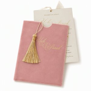 Sobre Rectangular de Terciopelo de Lujo Personalizado con Acabado Espejo Dorado, Troquelado, con Borlas y Letras Temáticas para Cumpleaños, Baby Shower, Boda - Product Image 6