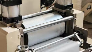 Machine de production de serviettes entièrement automatique à volume élevé avec composants de noyau de moteur de roulement PLC - Product Image 2