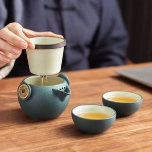 <span class=keywords><strong>Set</strong></span> da Tè Portatile in Ceramica Cinese, Una Teiera e <span class=keywords><strong>Due</strong></span> <span class=keywords><strong>Tazze</strong></span>, <span class=keywords><strong>Set</strong></span> da Caffè e Tè Artigianale per Esterni - Product Image 3