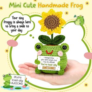 Cadeaux de remise de diplôme et d'<span class=keywords><strong>anniversaire</strong></span> 2026 - Grenouille en crochet faite main amusante avec motif tournesol et message inspirant <span class=keywords><strong>pour</strong></span> femmes, meilleures amies, filles - Product Image 2