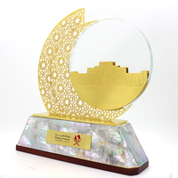Venta directa de fábrica, artesanías de metal, trofeo de cristal personalizado, trofeo de Qatar chapado en oro de alta calidad
