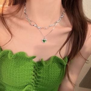 Collar de Verano Vintage para Mujer, Joyería Y2K, Cadena de Doble Capa con Eslabones en Forma de Corazón con Pedrería Verde, Estilo Moderno y Romántico - Product Image 3