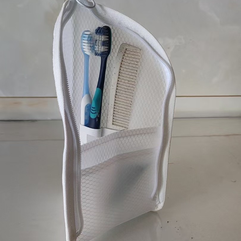 Trousse de toilette blanche simple