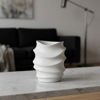 Vase en porcelaine à motif floral et ondulations aquatiques, design moderne pour table de salon, décoration intérieure, Europe, OEM, couleur et logo personnalisés