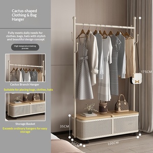 Porte-vêtements <span class=keywords><strong>sur</strong></span> pied de couleur crème moderne avec <span class=keywords><strong>panier</strong></span> de rangement et <span class=keywords><strong>roulettes</strong></span> pour l'organisation des vêtements dans la chambre - Product Image 1