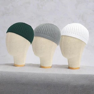 Gorro de punto Kopiah Kufi de moda y transpirable, gorro de oración de algodón suave para hombres musulmanes en varios colores - Product Image 1