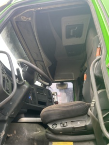 รถบรรทุกหัวลาก SINOTRUCK HOWO T7H 6X4 ดีเซล 150-250 แรงม้า แรงบิด 500-1000 นิวตันเมตร ยูโร 1 เกียร์ธรรมดา มือสอง สำหรับขนส่งโลจิสติกส์ - Product Image 6