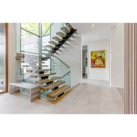 Escalier moderne en bois, marche triangulaire, escalier métallique, barre, balustrade, escalier mono poutre