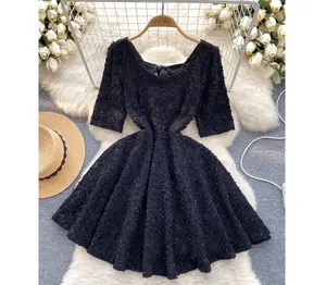 Haut de gamme en soie brillante mince jupe courte pommeau arc petite robe noire robe de tempérament féminin