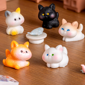 Mini chaton écologique en résine Figurine mignon bricolage ornement de noël pour bureau ou modèle de voiture Technique de peinture - Product Image 3