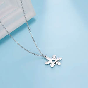 Collier avec pendentif en acier inoxydable avec des flocons de neige Frozen <span class=keywords><strong>Elsa</strong></span> pour femmes, filles, enfants, cadeaux de Noël, vente en gros - Product Image 3