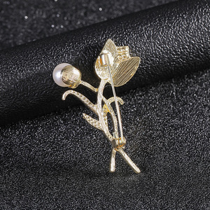 Broche en forme de fleur tendance en alliage plaqué or avec strass en cristal de tulipe, pour femme, de luxe, de haute qualité, pour mariage, fiançailles, fête, cadeau - Product Image 3